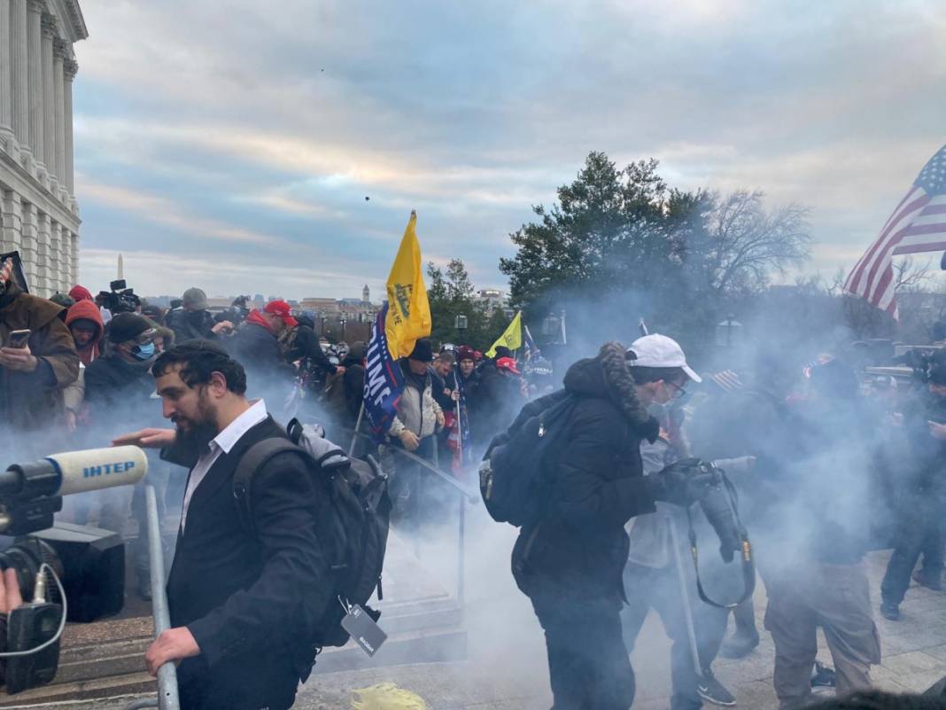 Trump ateşi! Kongre'yi bastılar, polisle çatıştılar 38