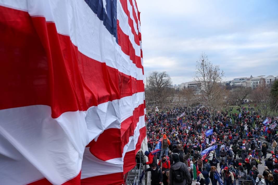Trump ateşi! Kongre'yi bastılar, polisle çatıştılar 55