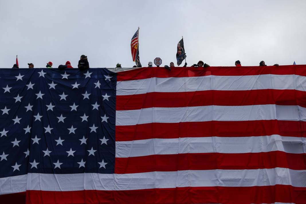 Trump ateşi! Kongre'yi bastılar, polisle çatıştılar 58