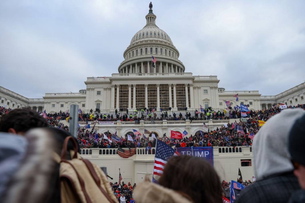 Trump ateşi! Kongre'yi bastılar, polisle çatıştılar 61