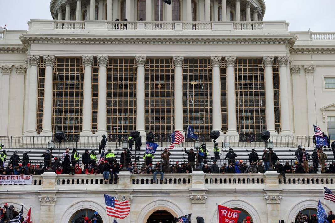 Trump ateşi! Kongre'yi bastılar, polisle çatıştılar 63