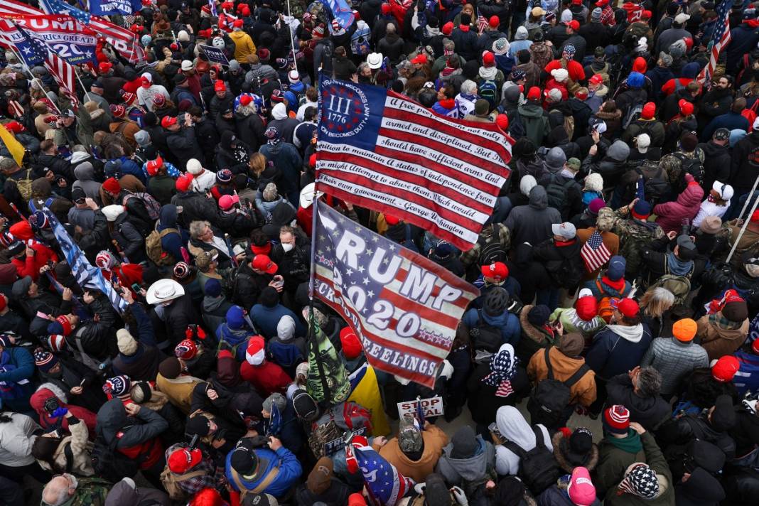 Trump ateşi! Kongre'yi bastılar, polisle çatıştılar 66