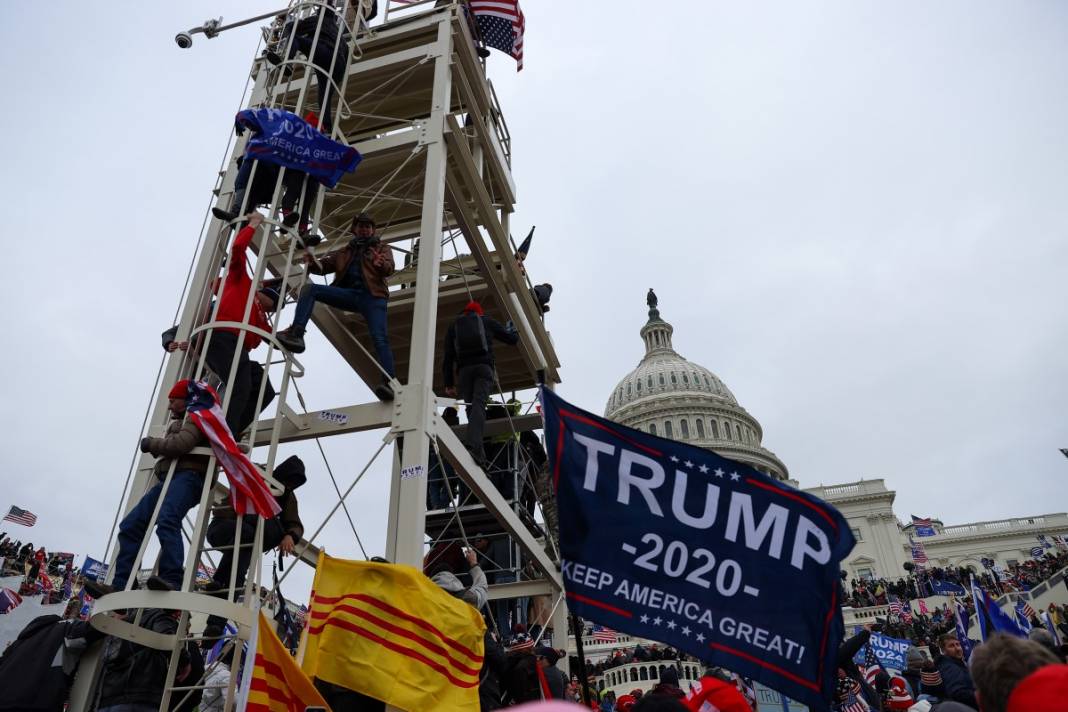 Trump ateşi! Kongre'yi bastılar, polisle çatıştılar 74