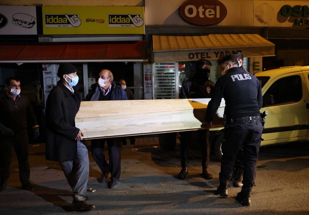 Bayrampaşa'da bir kadın çocuğunun gözü önünde katledildi! 7