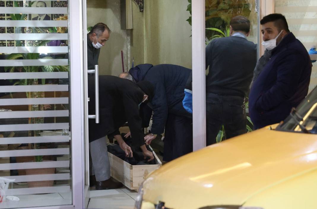 Bayrampaşa'da bir kadın çocuğunun gözü önünde katledildi! 10