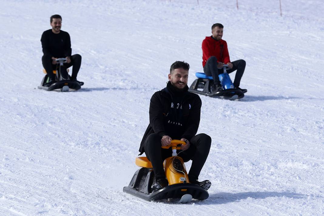 Kayak merkezlerinde Kovid- 19 yasaklarına yine uyulmadı 6