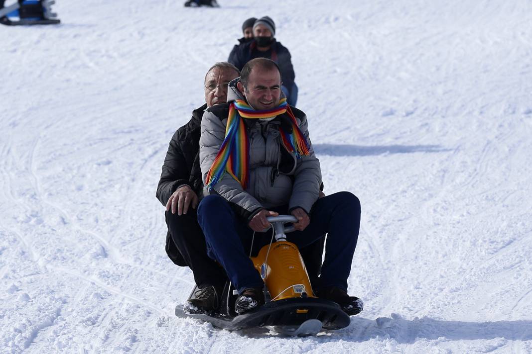 Kayak merkezlerinde Kovid- 19 yasaklarına yine uyulmadı 7