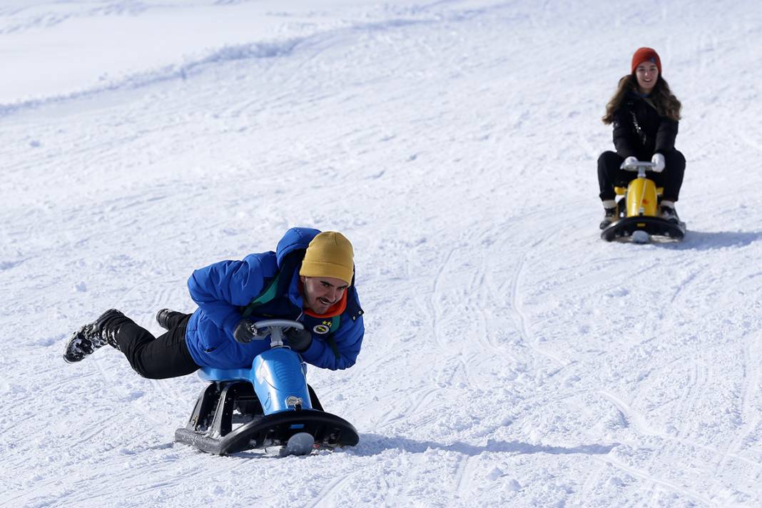 Kayak merkezlerinde Kovid- 19 yasaklarına yine uyulmadı 8