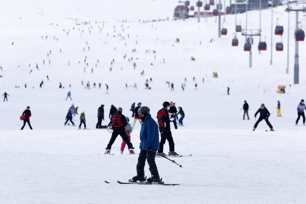 Kayak merkezlerinde Kovid- 19 yasaklarına yine uyulmadı 14
