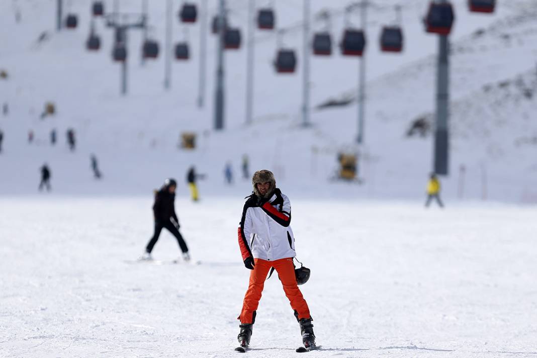 Kayak merkezlerinde Kovid- 19 yasaklarına yine uyulmadı 17