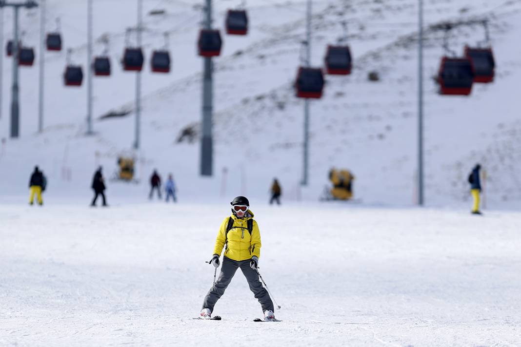 Kayak merkezlerinde Kovid- 19 yasaklarına yine uyulmadı 18