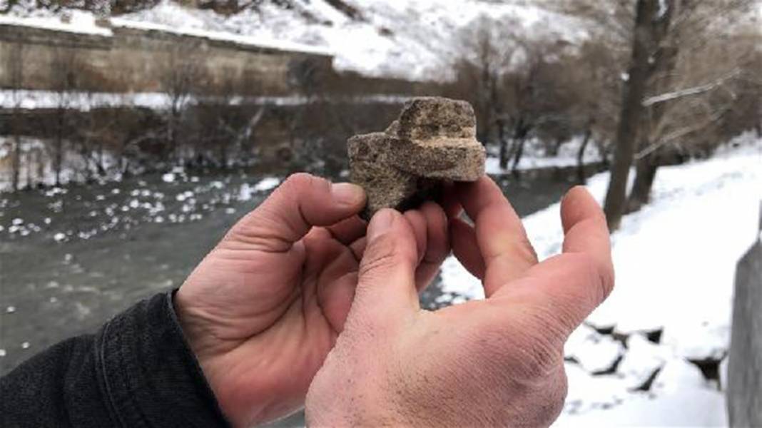 İçinde üç boyutlu gizli resimler bulunan taşların sırrı ne? 24