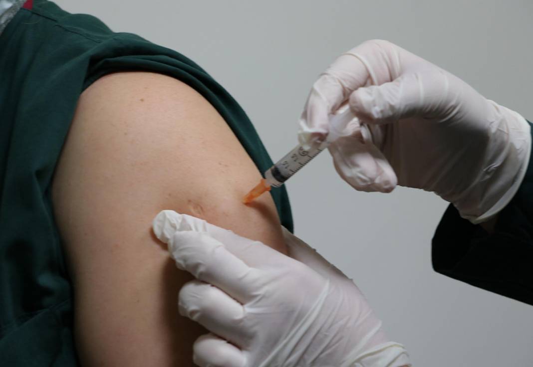 Sağlık çalışanlarına aşılama başladı 5