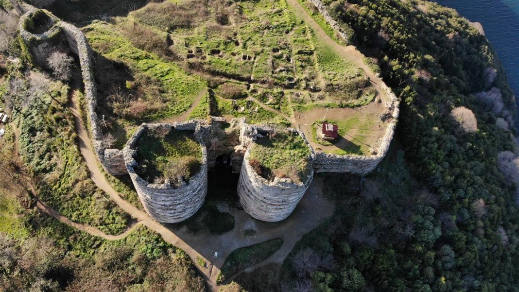 UNESCO listesindeki tarihi kale çöplüğe döndü 3