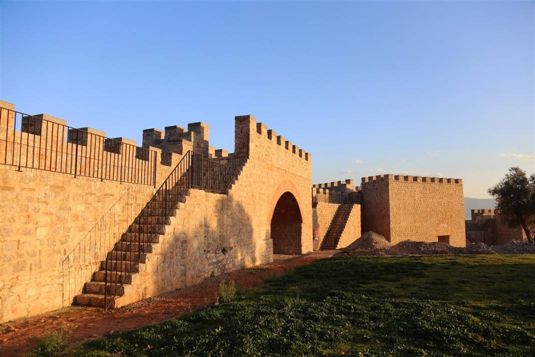 Bin 400 yıllık tarihi kale turizme açılıyor 5