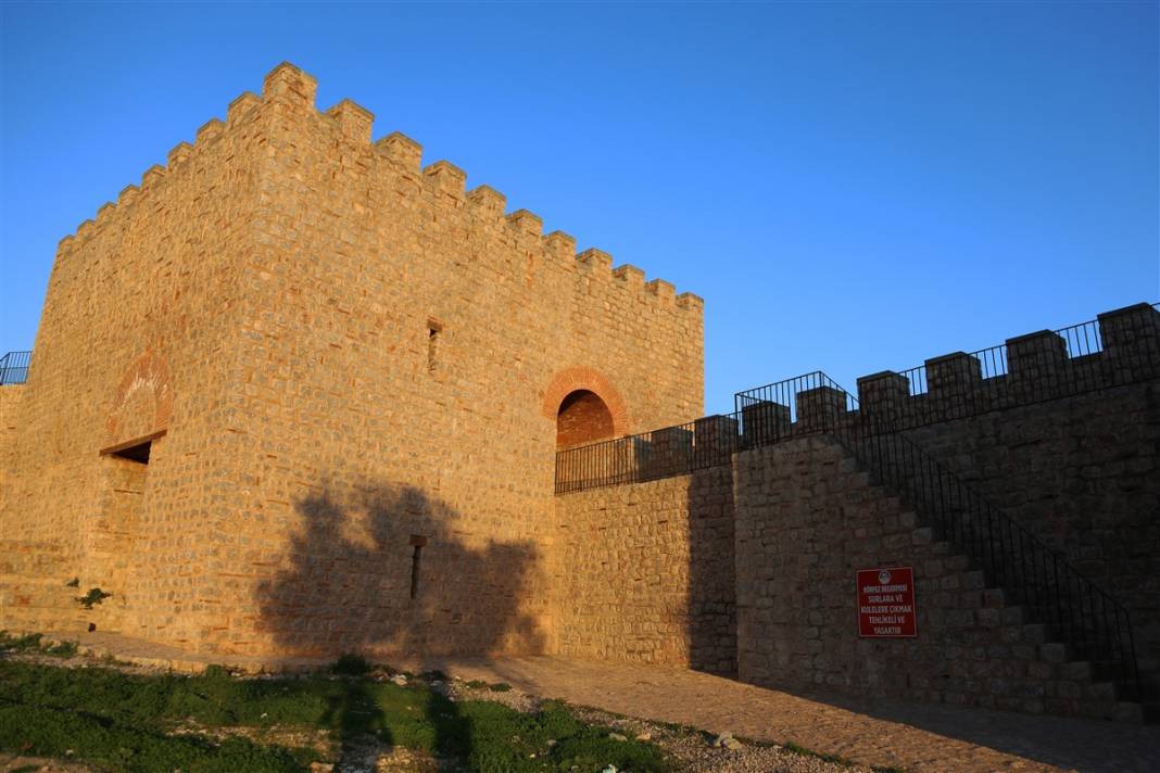 Bin 400 yıllık tarihi kale turizme açılıyor 6