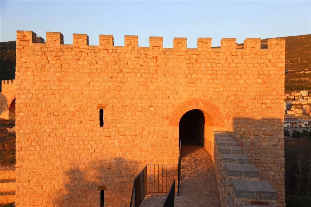 Bin 400 yıllık tarihi kale turizme açılıyor 7
