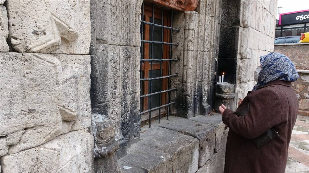 Evliya türbesi sanıp dua ediyorlar! Bu mezardaki gerçek çok farklı 4