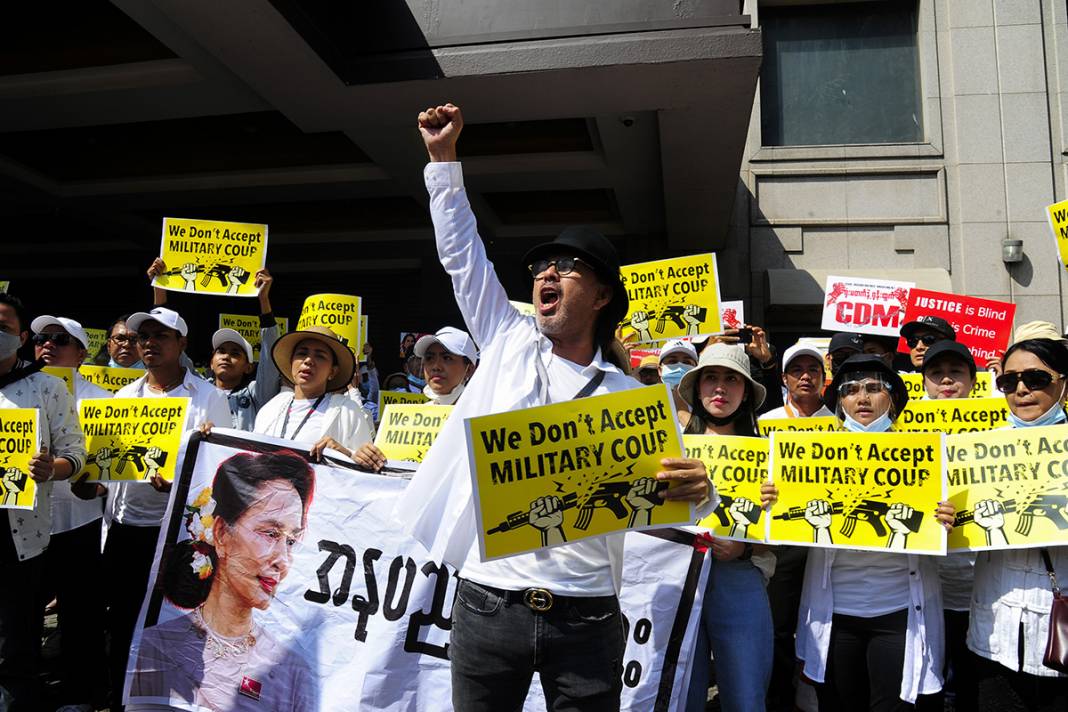 Myanmar'da protestolar devam ediyor 10