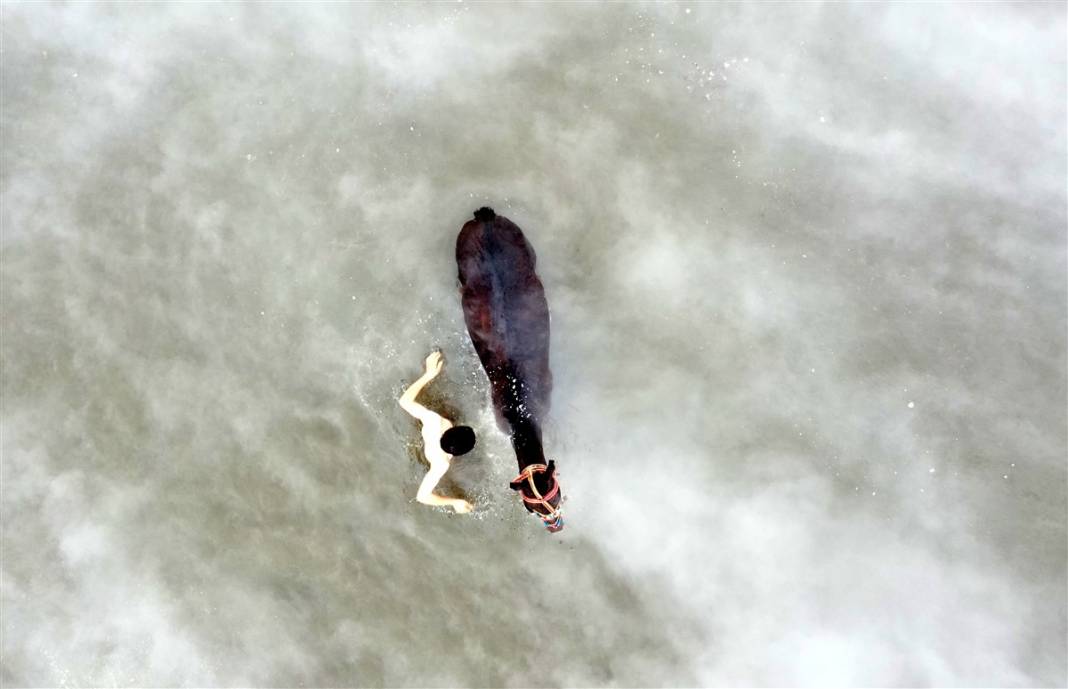 -20 derecede kaplıca sefası! Bin manda stres atıyor 46