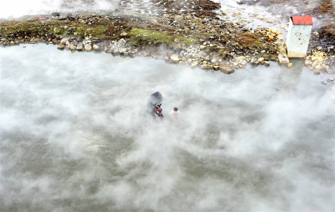 -20 derecede kaplıca sefası! Bin manda stres atıyor 47