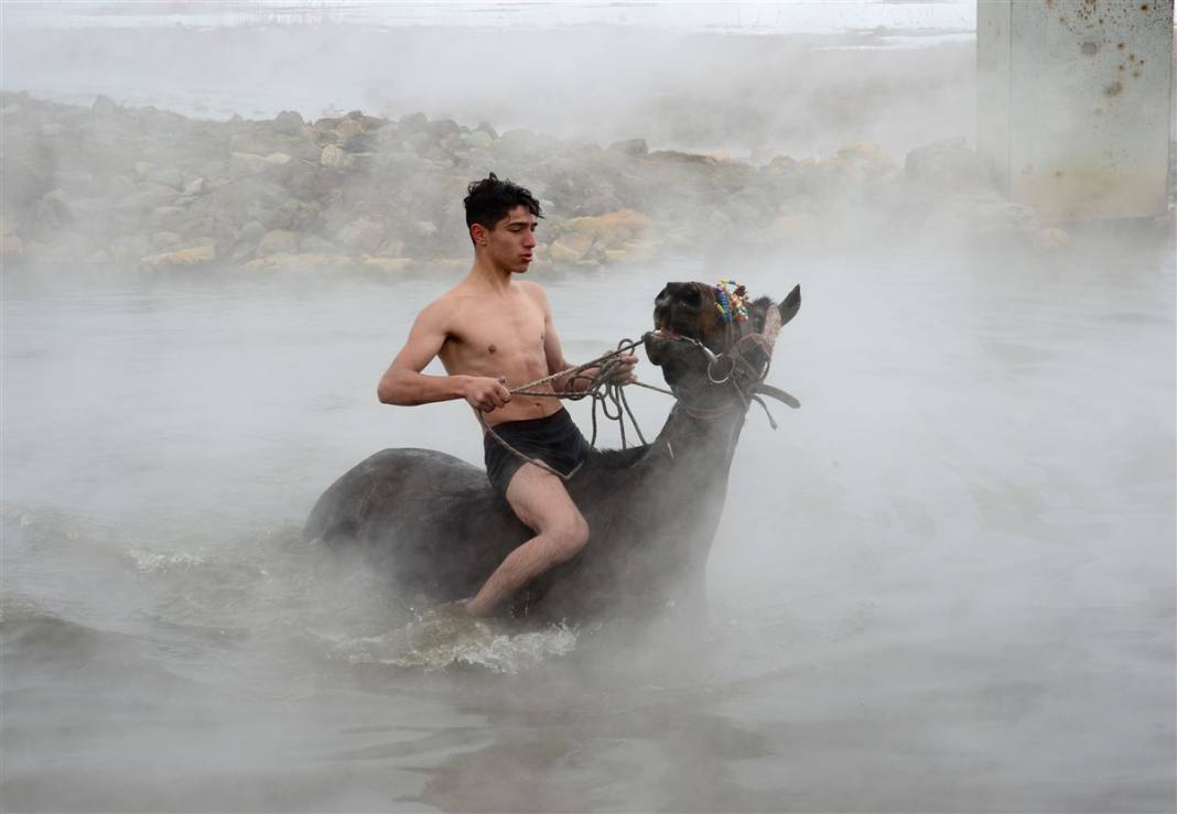 -20 derecede kaplıca sefası! Bin manda stres atıyor 25