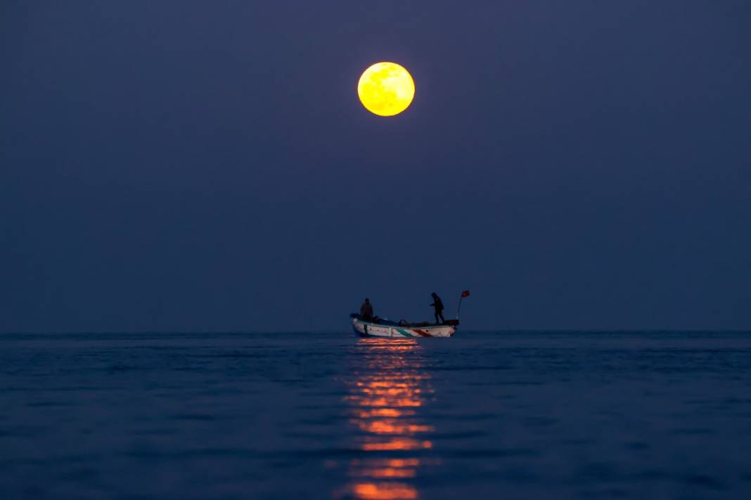 Yakamoz izleri... Görüntüler Van'dan 12