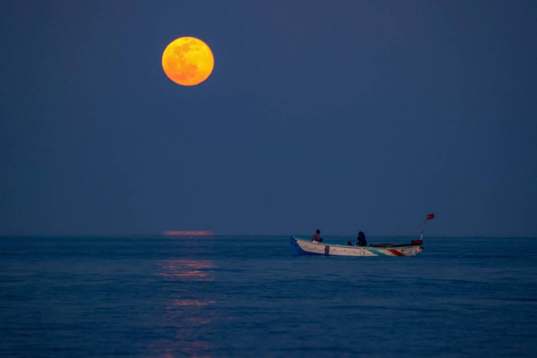 Yakamoz izleri... Görüntüler Van'dan 16