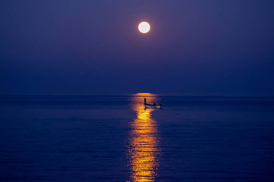 Yakamoz izleri... Görüntüler Van'dan 17