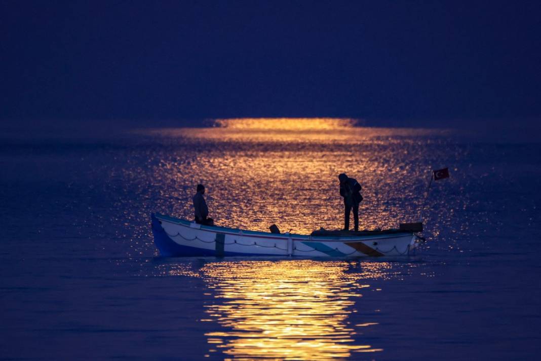 Yakamoz izleri... Görüntüler Van'dan 19