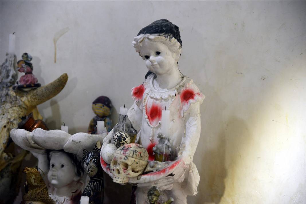 Ankara'da inanılmaz görüntüler! Büyü evinde ele geçirilenler dehşete düşürdü 7