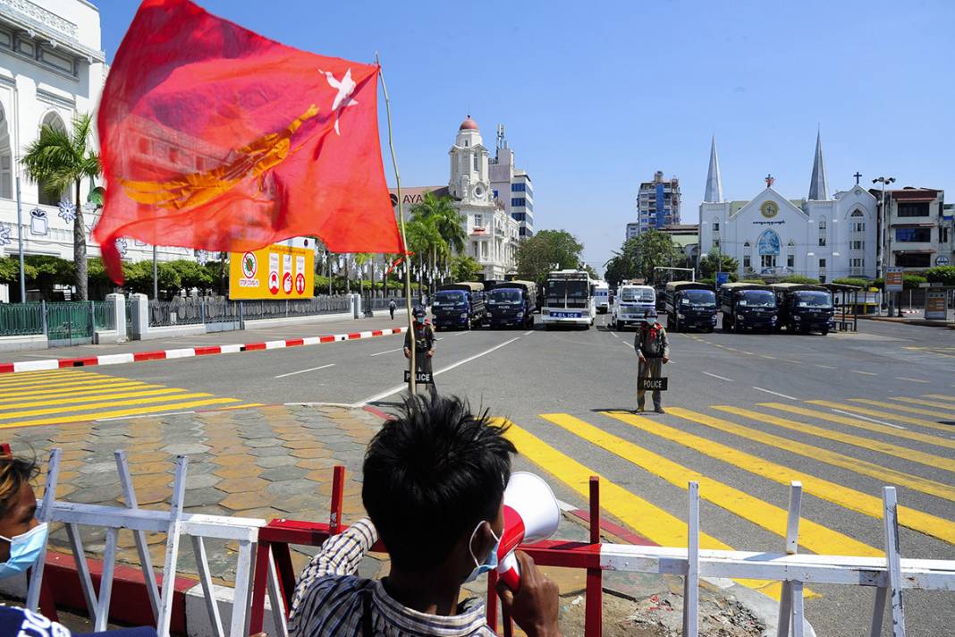 Myanmar'da protestolar devam ediyor 3