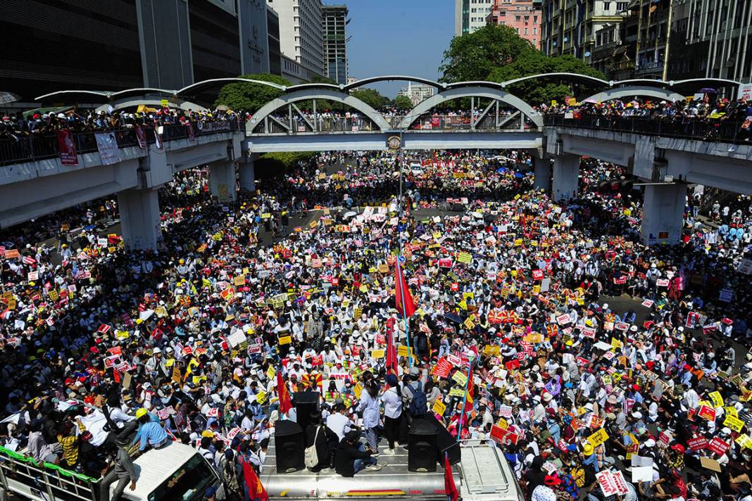 Myanmar'da protestolar devam ediyor 4