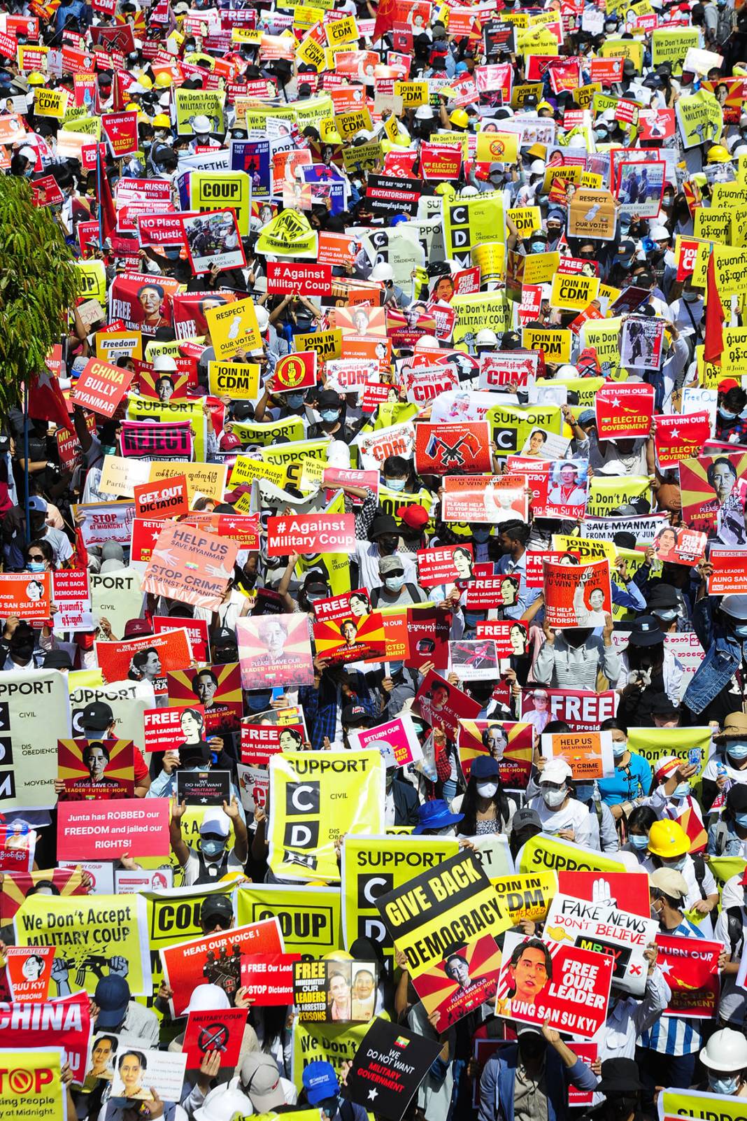 Myanmar'da protestolar devam ediyor 5