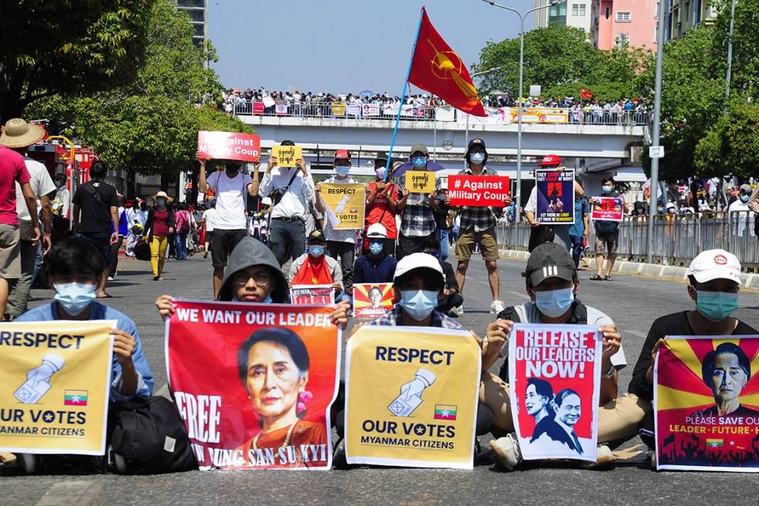 Myanmar'da protestolar devam ediyor 6