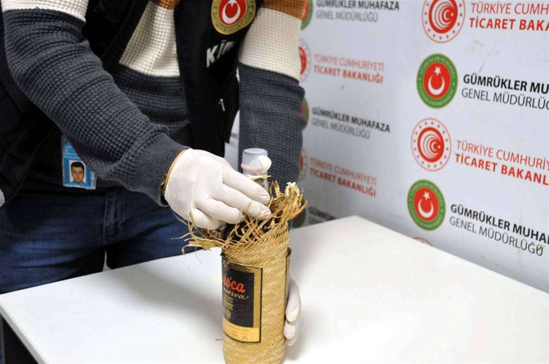 İçki şişesinden çıktı! Değeri 2.5 milyon lira 5