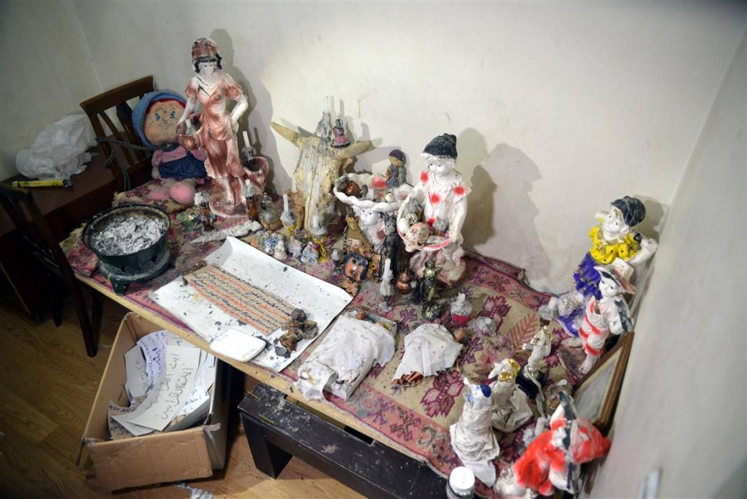 Ankara'da inanılmaz görüntüler! Büyü evinde ele geçirilenler dehşete düşürdü 4