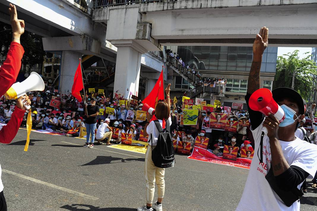Myanmar'da protestolar devam ediyor 8