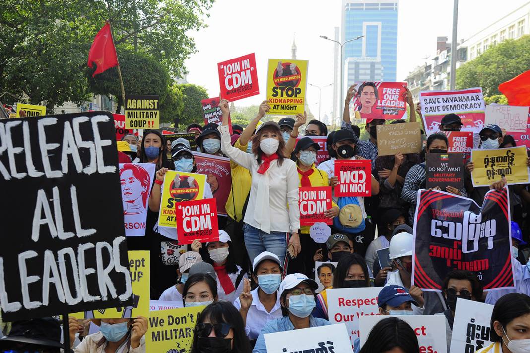 Myanmar'da protestolar devam ediyor 9