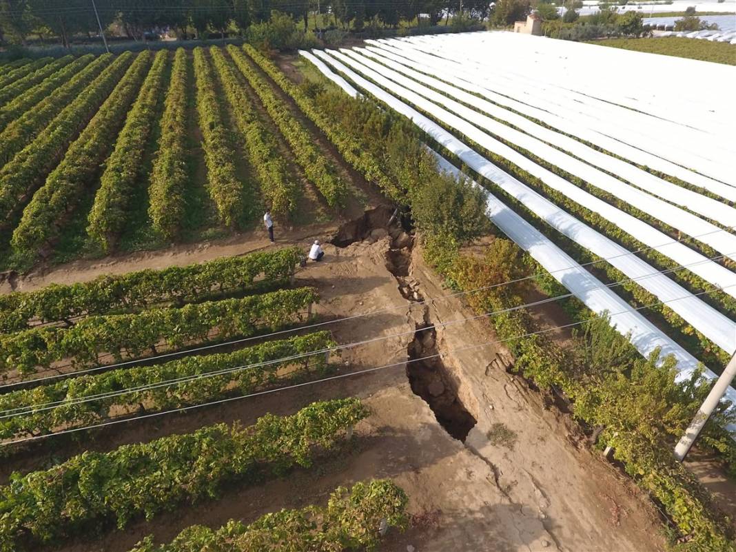 Deprem Araştırma ve Uygulama Merkezi tetikte! Selden sonra  üzüm bağları saniye saniye izleniyor 9