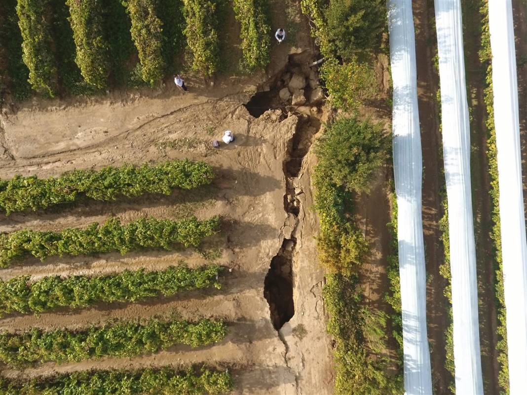 Deprem Araştırma ve Uygulama Merkezi tetikte! Selden sonra  üzüm bağları saniye saniye izleniyor 6