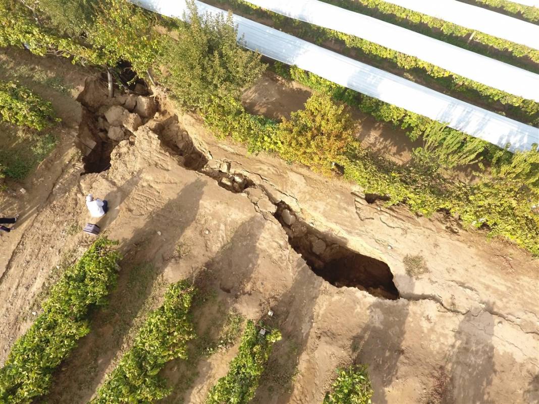 Deprem Araştırma ve Uygulama Merkezi tetikte! Selden sonra  üzüm bağları saniye saniye izleniyor 8