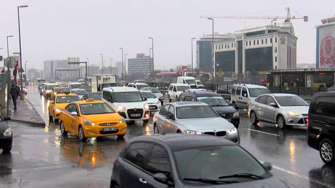 Kar başladı, İstanbul'da trafik felç oldu 2