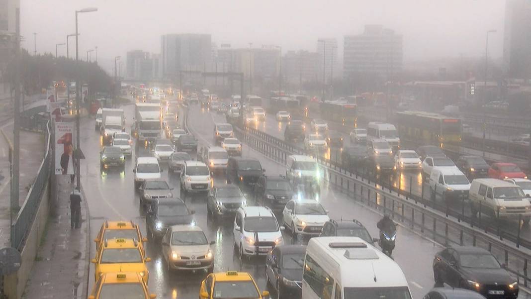 Kar başladı, İstanbul'da trafik felç oldu 3