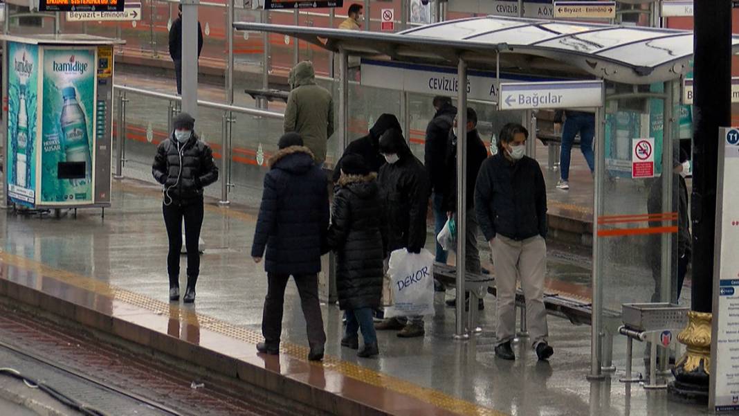 Kar başladı, İstanbul'da trafik felç oldu 4