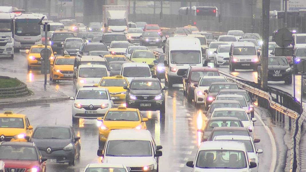 Kar başladı, İstanbul'da trafik felç oldu 5