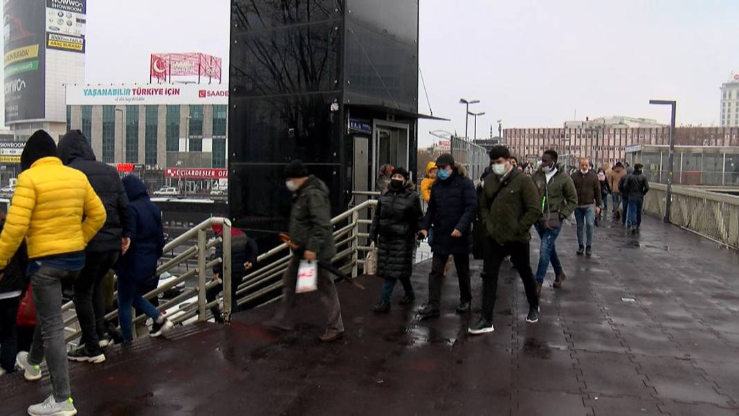 Kar başladı, İstanbul'da trafik felç oldu 6