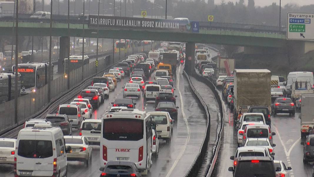 Kar başladı, İstanbul'da trafik felç oldu 7