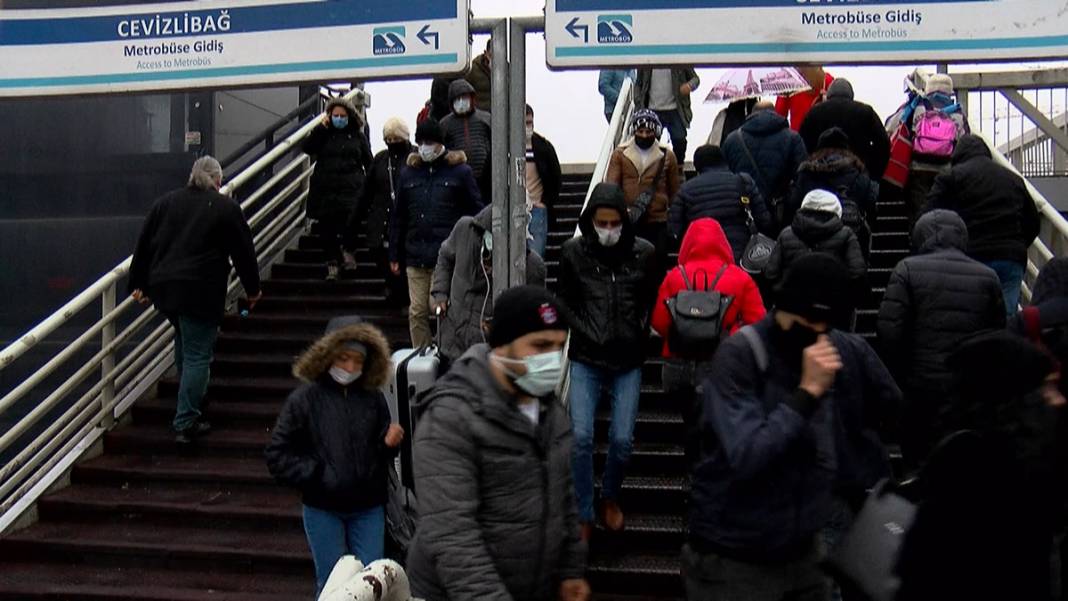 Kar başladı, İstanbul'da trafik felç oldu 8