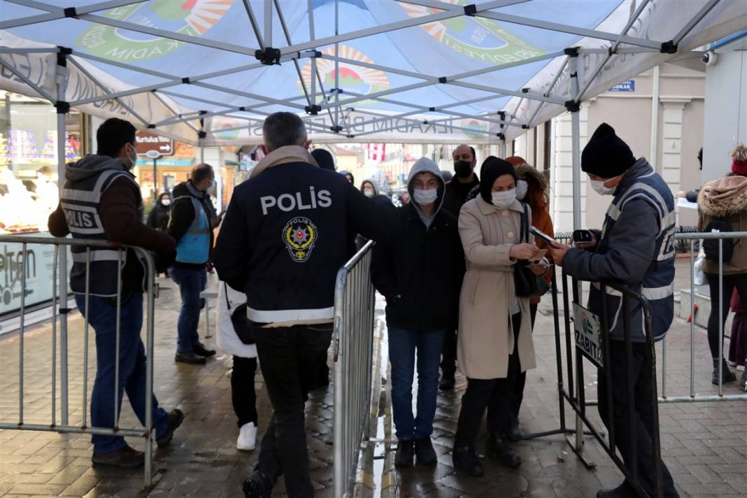 Şehir sürü bağışıklığına bırakıldı! Kırmızı ilde mutant virüs kabusu 8
